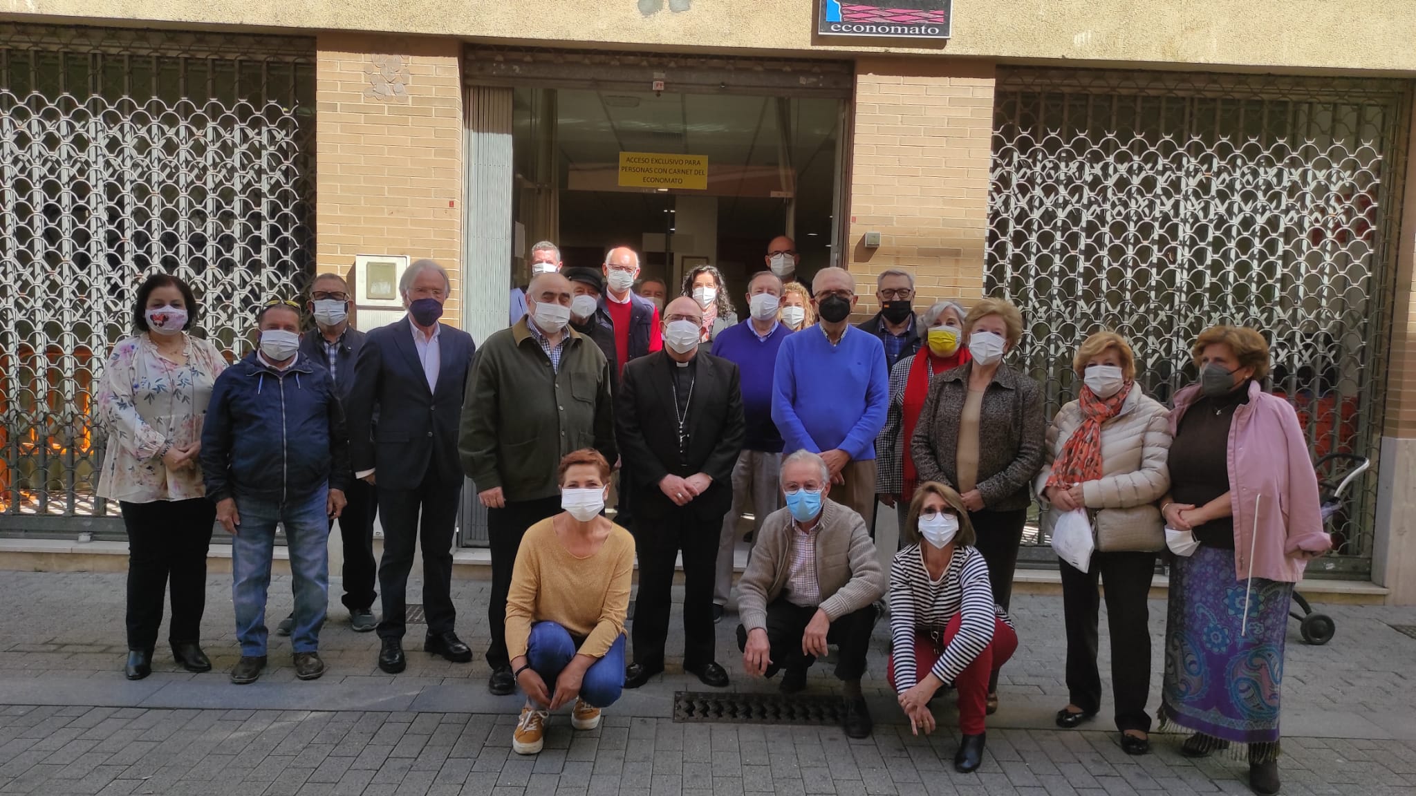 El Obispo de Huelva visita nuestro Economato Solidario Resurgir (2)