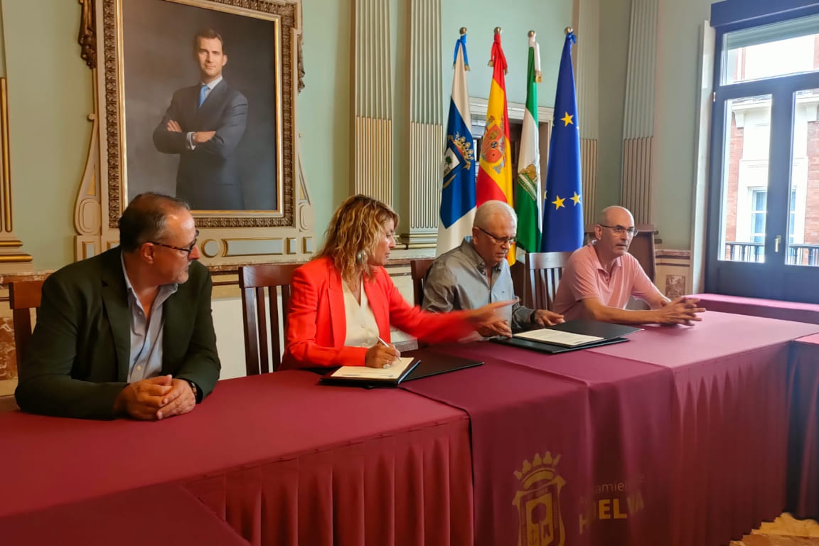 Firma Convenio Ayuntamiento de Huelva Ilma. Sra. Alcaldesa Pilar Miranda
