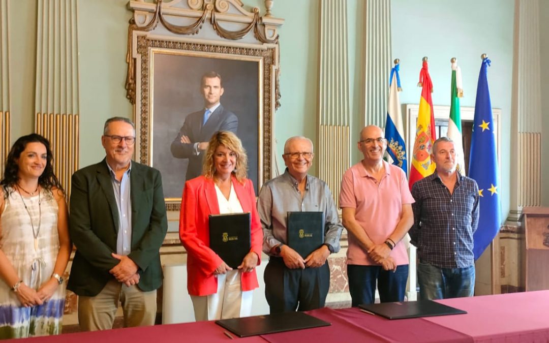 Firma Convenio Ayuntamiento de Huelva Ilma. Sra. Alcaldesa Pilar Miranda