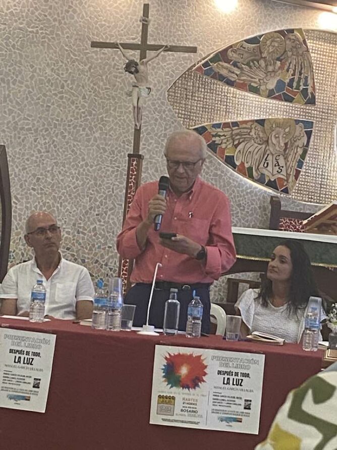 Nació el libro DESPUÉS DE TODO, LA LUZ de Manuel García Villalba y fue presentado en el bello marco de la Capilla del Rosario de El Portil