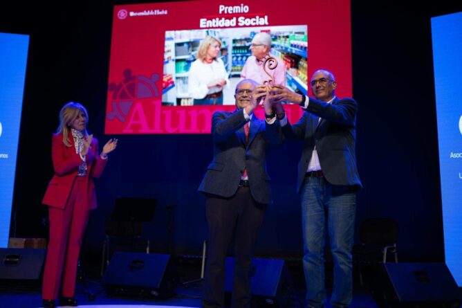 Reconocimiento de la Asociación de Antiguos Alumnos 3 de Marzo de la Universidad de Huelva