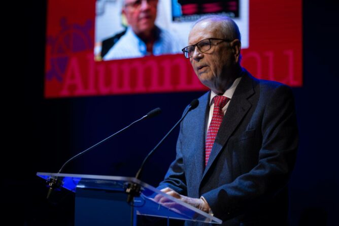 Reconocimiento de la Asociación de Antiguos Alumnos 3 de Marzo de la Universidad de Huelva